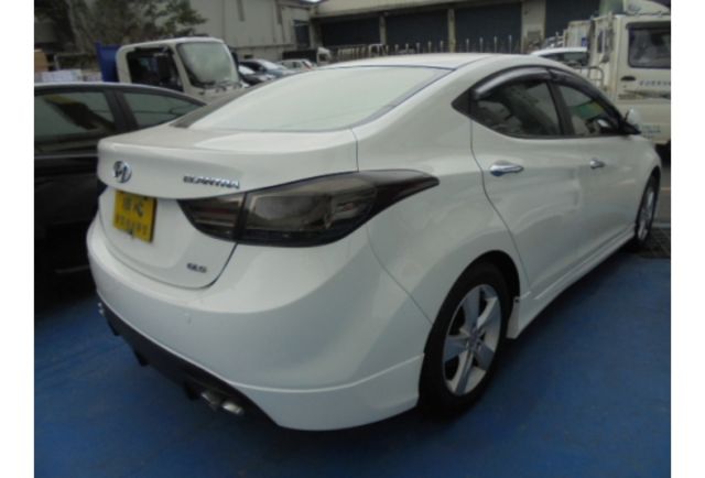 Hyundai ELANTRA  第9張相片