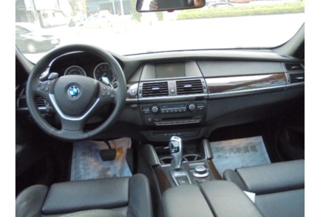 BMW X6  第8張相片