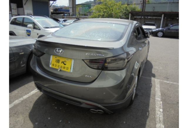 Hyundai ELANTRA  第6張相片