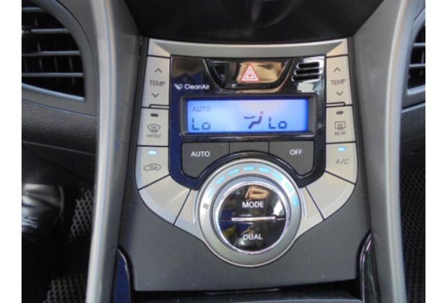 Hyundai ELANTRA  第11張相片