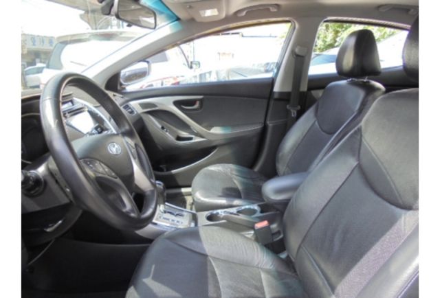Hyundai ELANTRA  第12張相片