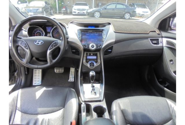 Hyundai ELANTRA  第15張相片