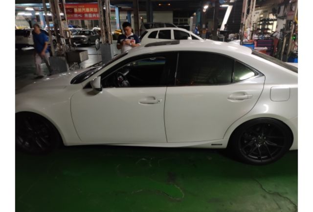 Lexus IS300H  第3張相片
