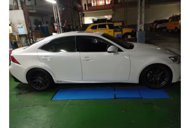Lexus IS300H  第4張相片