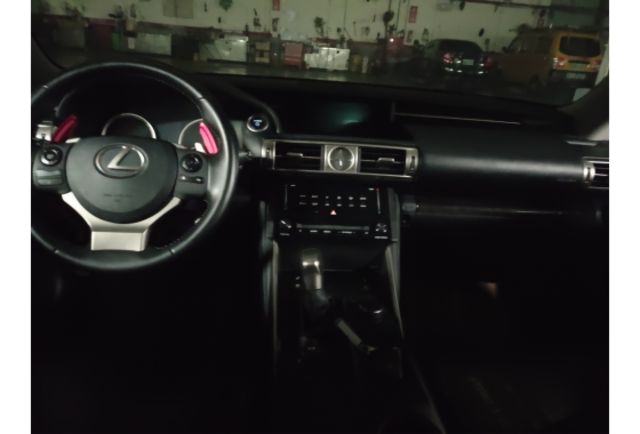 Lexus IS300H  第10張相片