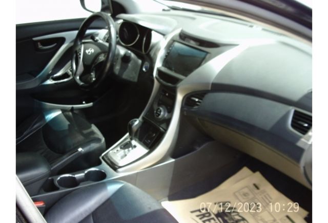 Hyundai ELANTRA  第5張相片