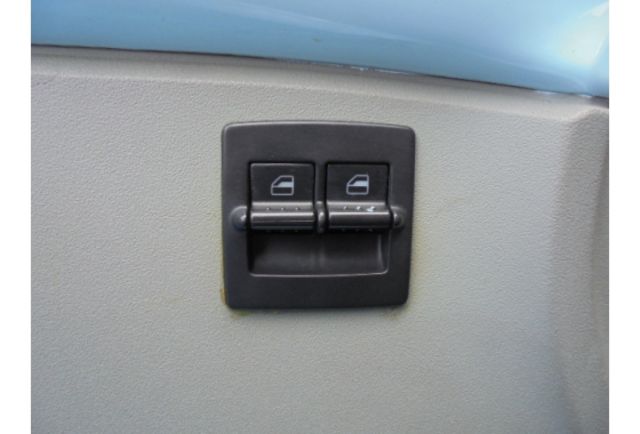 Volkswagen NEW BEETLE  第8張相片