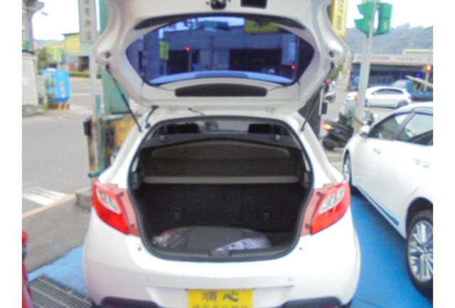 Mazda MAZDA2  第6張相片