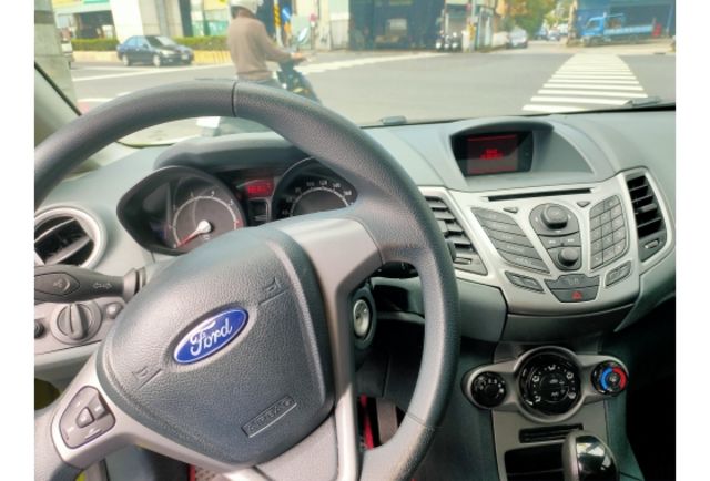 Ford FIESTA  第8張相片
