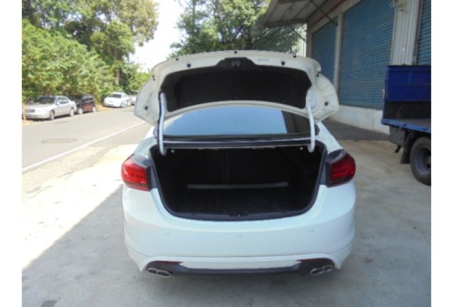 Hyundai ELANTRA  第7張相片