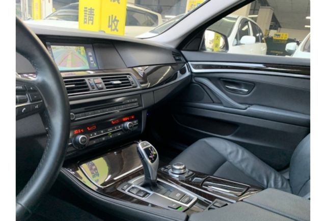 BMW 523I SEDAN  第5張相片