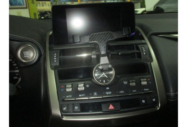 Lexus NX300h  第8張相片