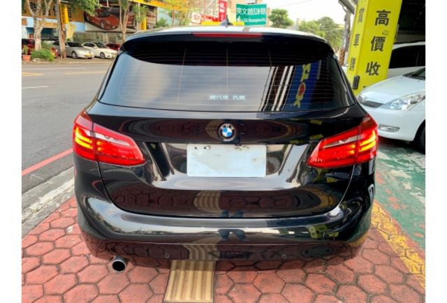 BMW 218dAT  第4張相片