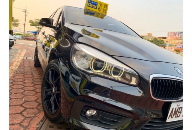 BMW 218dAT  第5張相片