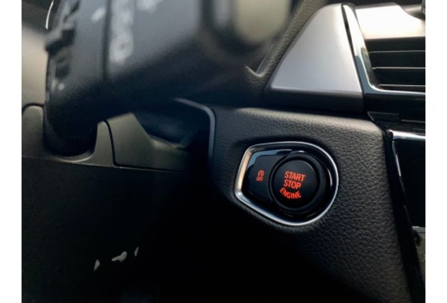 BMW 218dAT  第13張相片