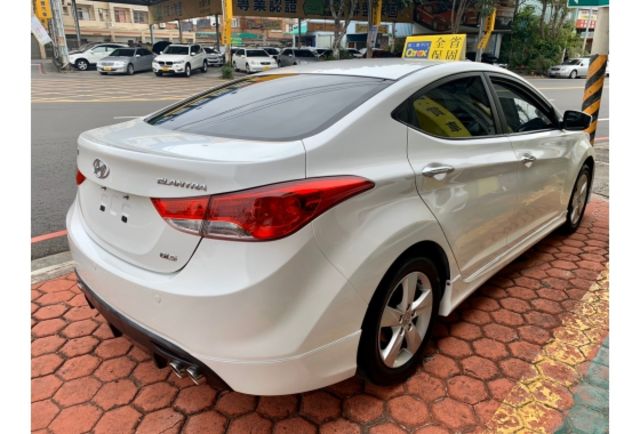 Hyundai ELANTRA  第8張相片