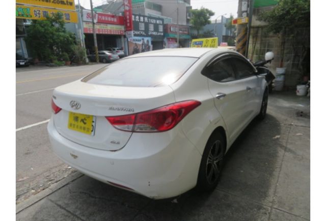 Hyundai ELANTRA  第9張相片