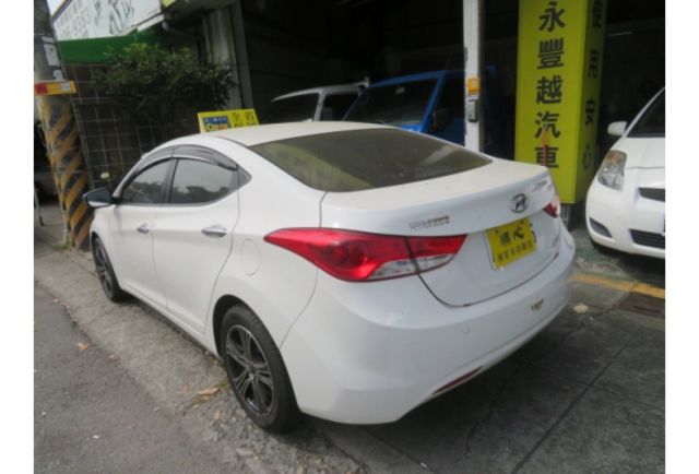 Hyundai ELANTRA  第10張相片