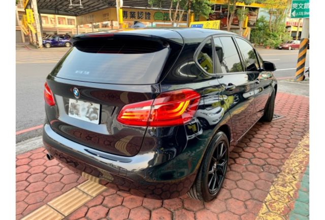 BMW 218dAT  第3張相片