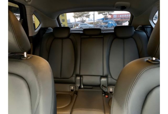 BMW 218dAT  第9張相片