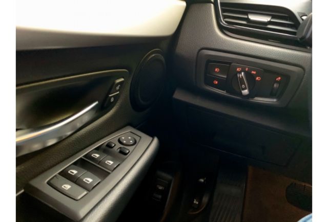 BMW 218dAT  第10張相片