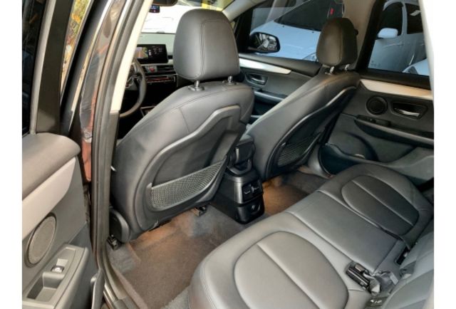 BMW 218dAT  第16張相片