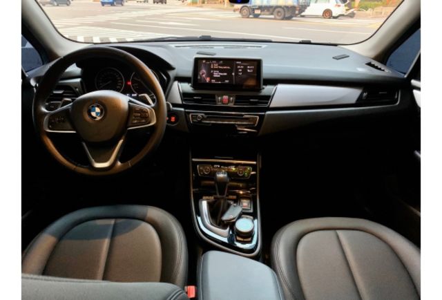 BMW 218dAT  第17張相片