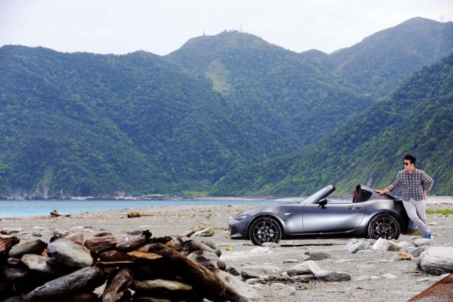 微風輕拂Mazda MX-5 RF