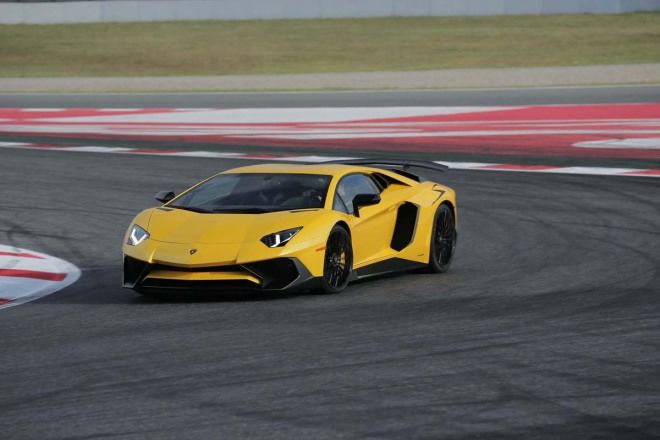 Lamborghini Aventador LP 750-4 SV 6分59.73秒