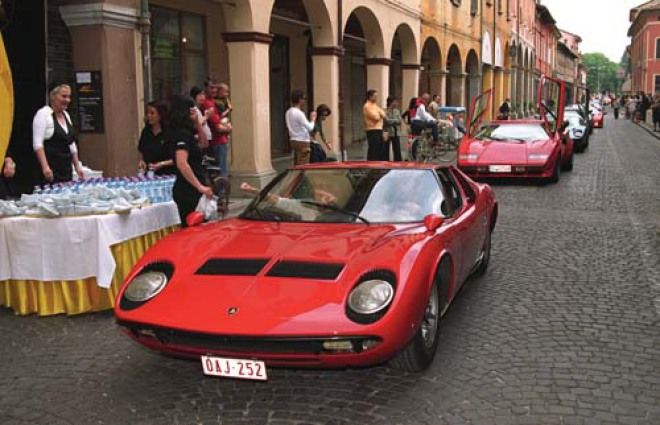 不屈蠻牛 Lamborghini 50thAnniversary 造超完美跑車