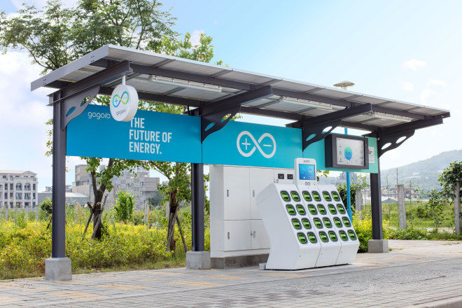 Gogoro 太陽能電池交換站 於新北八里驅動示範