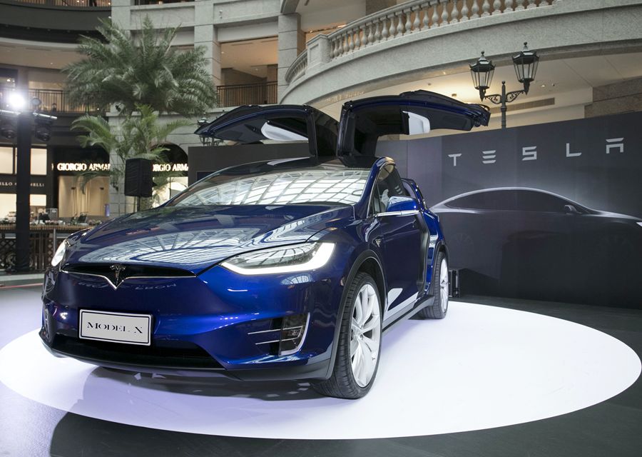 0-100km/h加速僅需3.1秒的Tesla Model X上市！