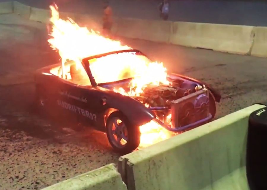 贏了燒胎大賽…但車也燒了