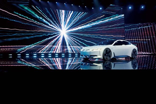 BMW展區的主秀 i Vision Dynamics