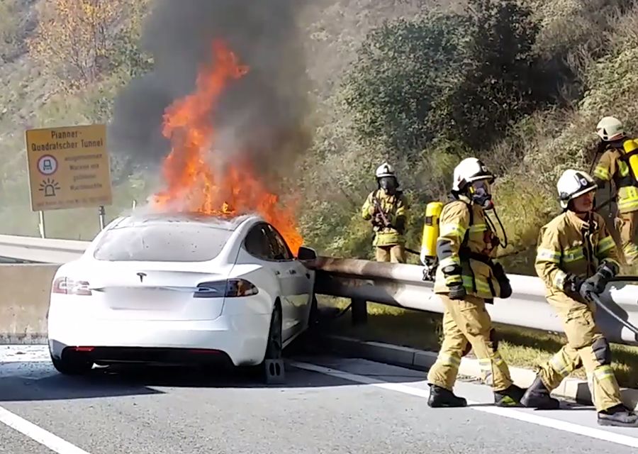Tesla電動車火災有多難撲滅？