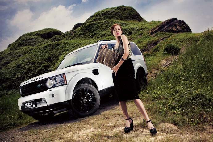 Motor Babe - Land Rover Discovery 4 Black Design 重裝休旅悍將