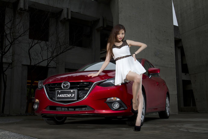 LUCY愛車-The New Mazda3