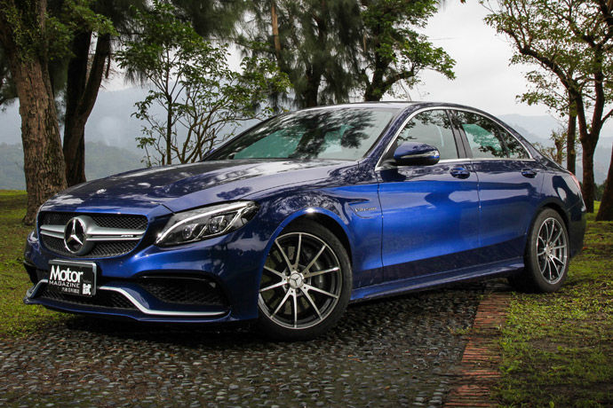 Mercedes-AMG C63 穿梭於電光火石之間