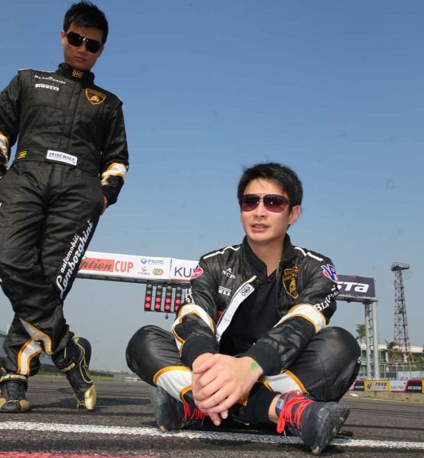 橫掃雷諾方程式賽車的台灣的天才車手，日本人稱他為火狐狸