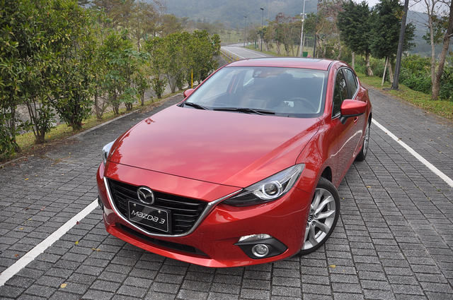 再掀日系極美型風潮---All-new Mazda3 五門款 深度試駕(含動態表現影片)