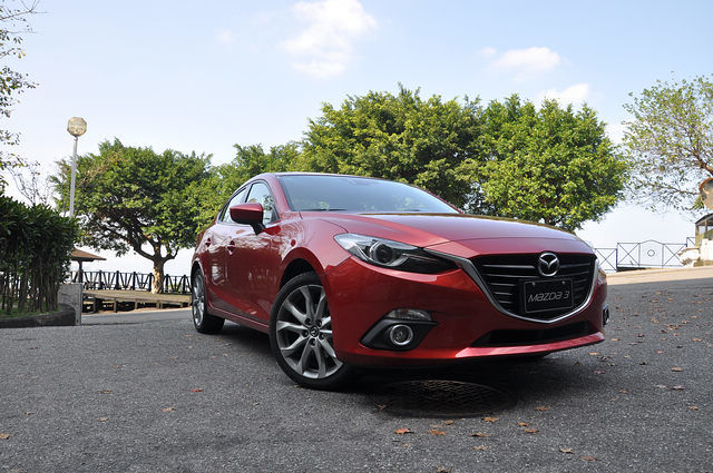 再掀日系極美型風潮---All-new Mazda3 四門款 深度試駕 外觀內裝篇