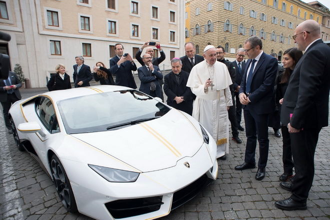 Huracan-Pope-02