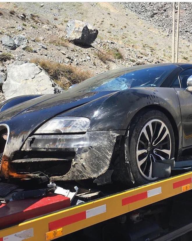 Bugatti Veyron車主想學拓海？可惜..這次真的撞爆了