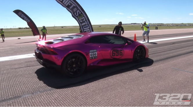 金絲貓駕駛Lamborghini Huracan在1/2英里飇出337km/h！！！