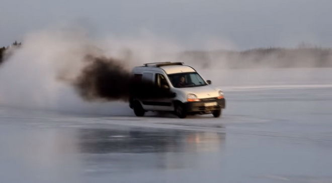 鳥賊漂移車 Renault Kangoo 冰上撒野