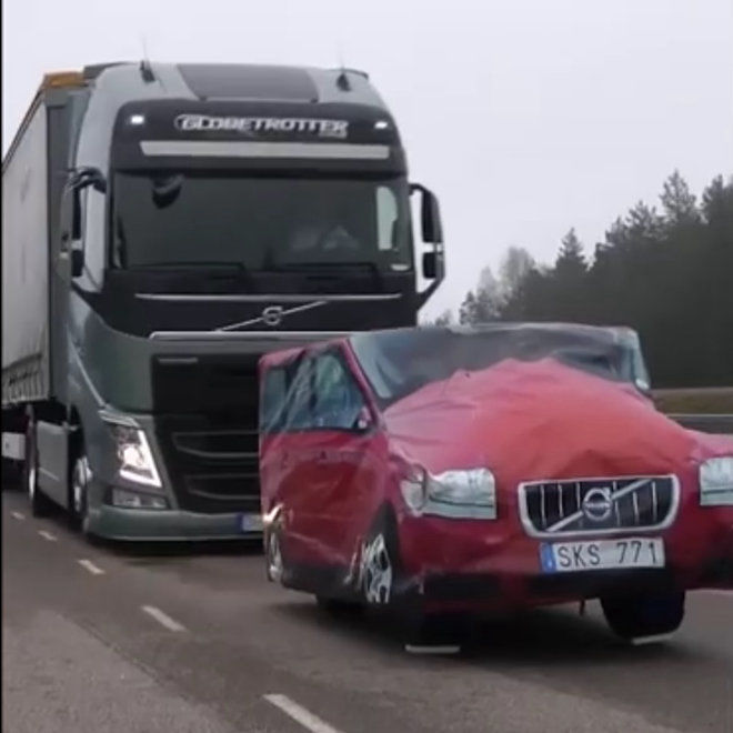 Volvo卡車自動煞停技術實驗影片！
