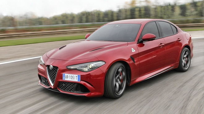 alfa-romeo-giulia-qv-on-track