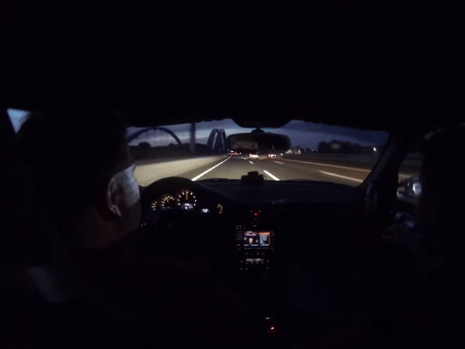[影片]憋住你的呼吸　Porsche 911 GT2在時速322km/h之下爆胎
