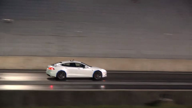 [影片]「Ludicrous」加速模式威力之猛　Tesla Model S P90D四百米衝刺只要10秒出頭