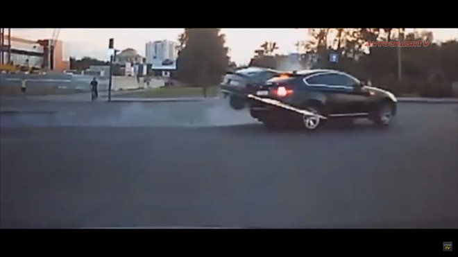 [影片]致命的肥臀　戰鬥民族BMW X6撞車特輯